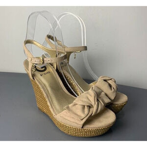 Guess Womens Beige Bow Wedge Sandals Size 6.5